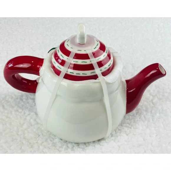 (NWT) HOLLY & MOSS • Red/White Christmas Holiday Santa Claus Teapot - Picture 5 of 12